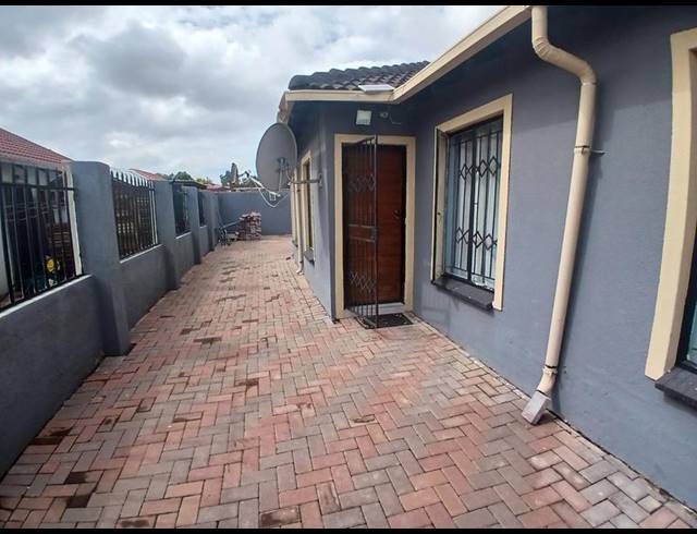 3 BEDROOM HOUSE FOR SALE IN THE ORCHARDS